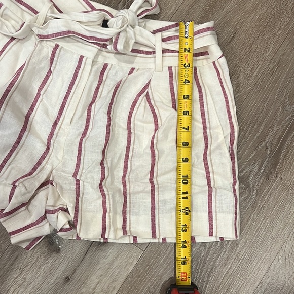 Linen shorts, front and back pockets with waist tie belt - Picture 4 of 5